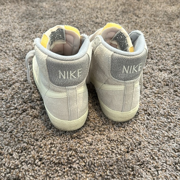 Nike - Picture 3 of 6